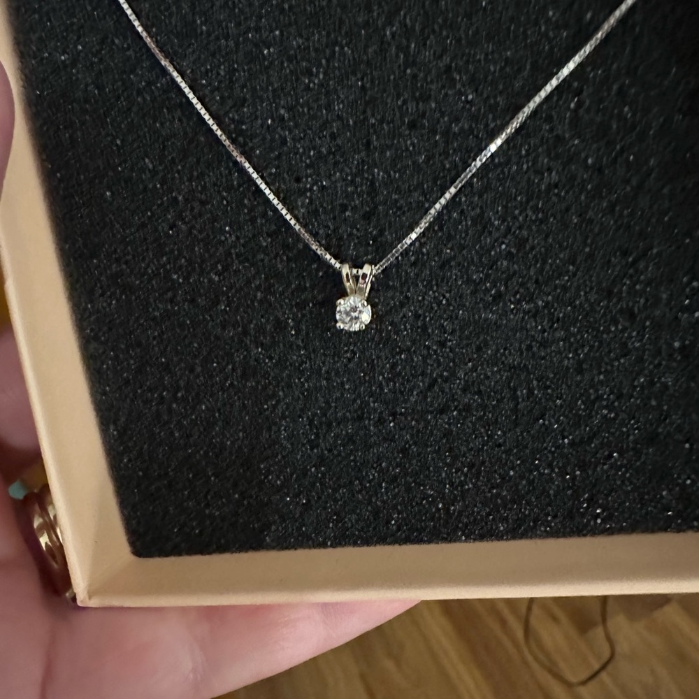 .25- 14K WG Diamond pendant Necklace EUC
